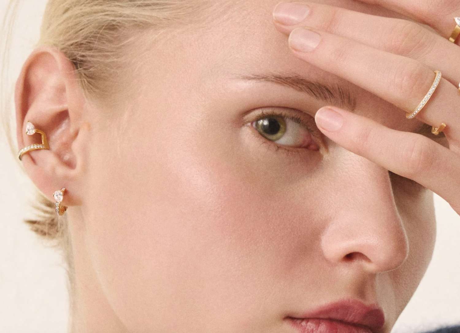 Bonebakker Repossi serti sur vide earcuff on model