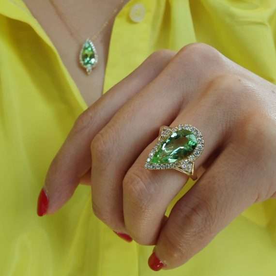 vivid green pear cut tourmaline set ring and necklace