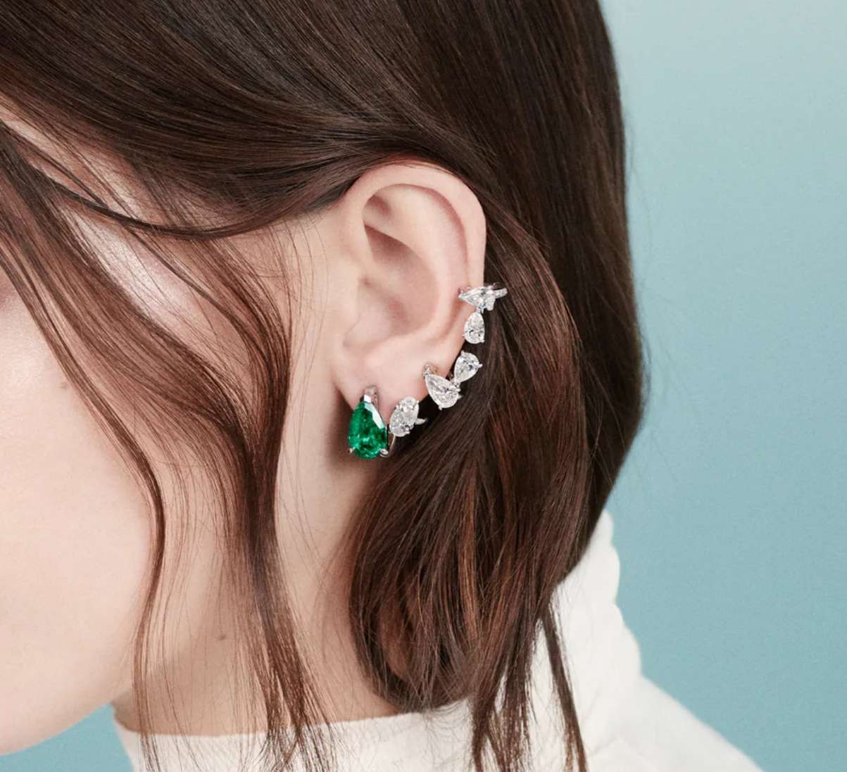 Repossi Earcuff serti-sur-vide with emerald